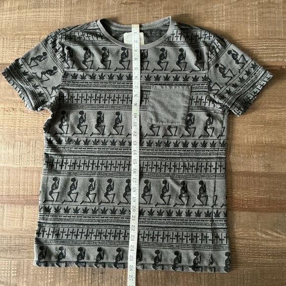On The Byas Men’s Grey Skeleton Crosses Pot Leaf Tshirt Medium - Picture 5 of 7
